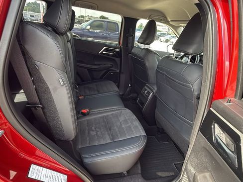 Used 2025 Mitsubishi Outlander SE AWD/4WD image 27