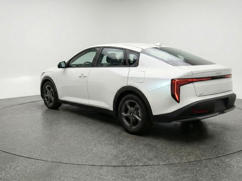 Used 2025 Kia K4 LXS image 6