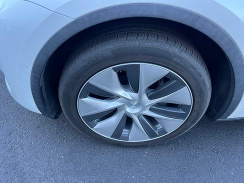 Used 2021 Tesla Model Y Long Range AWD/4WD image 10