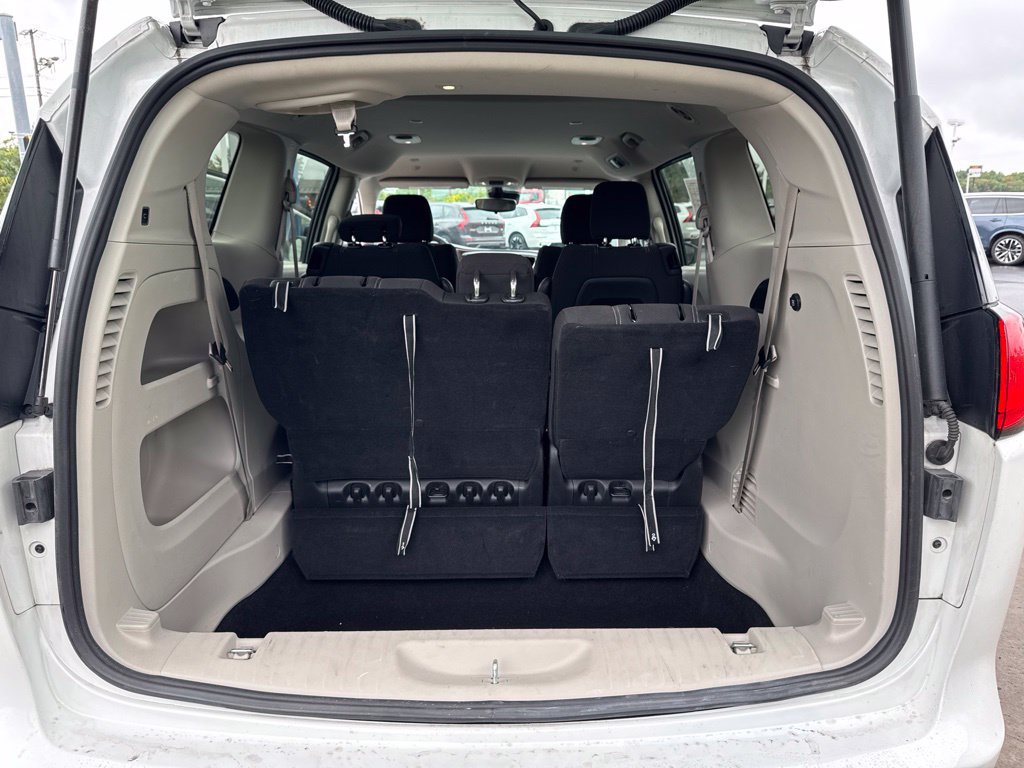 Used 2024 Chrysler Voyager LX FWD image 25
