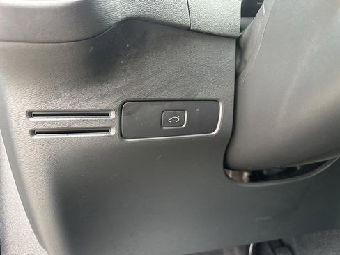 Certified 2025 Volvo XC40 B5 Core image 29