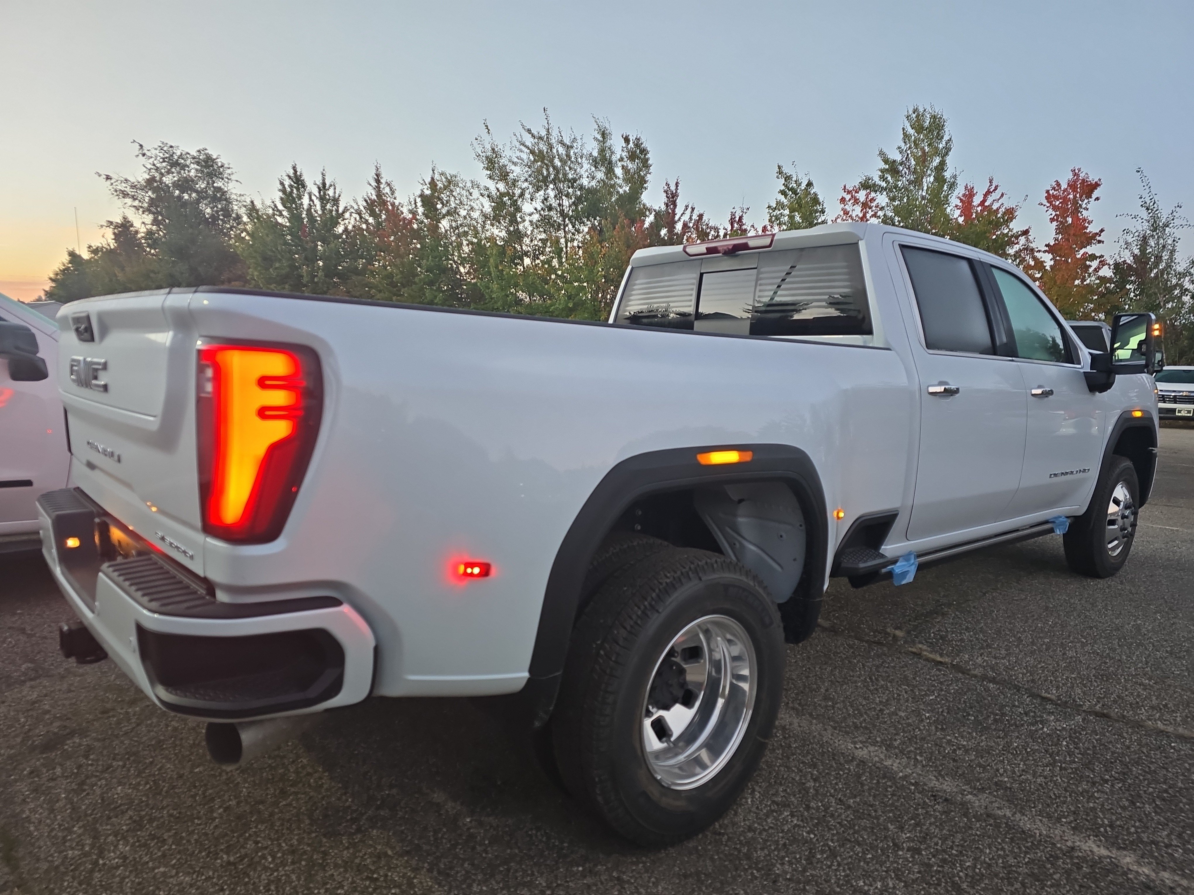 New 2026 GMC Sierra 3500 Denali Ultimate AWD/4WD image 3