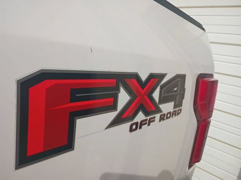 Used 2018 Ford F150 Lariat w/ Equipment Group 502A Luxury AWD/4WD image 15