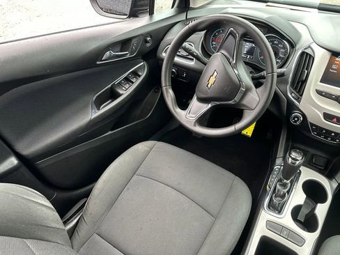 Used 2017 Chevrolet Cruze LS image 18