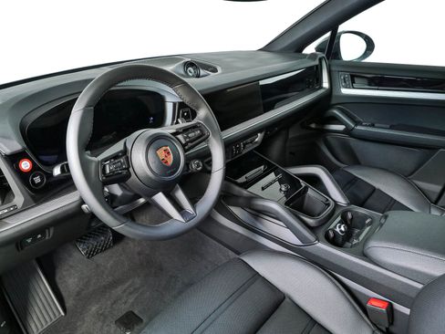 New 2026 Porsche Cayenne Coupe AWD/4WD image 4