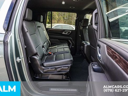 Used 2024 Chevrolet Suburban LT image 24