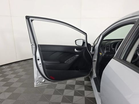 Used 2017 Kia Forte LX FWD image 18