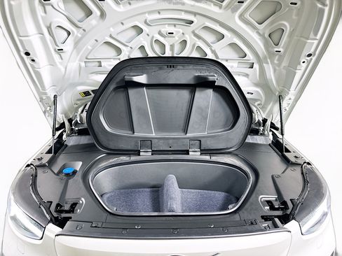 Used 2023 Volvo C40 P8 Recharge Ultimate image 35