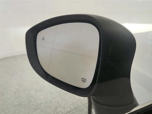 Used 2023 Chrysler Pacifica Touring-L FWD image 24