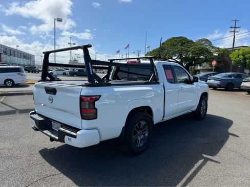 Used 2025 Nissan Frontier SV w/ SV Convenience Package RWD image 3
