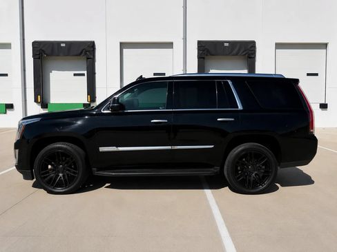 Used 2019 Cadillac Escalade Luxury RWD image 6