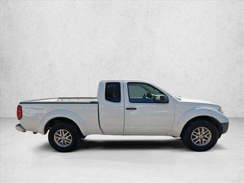 Used 2017 Nissan Frontier SV AWD/4WD image 4