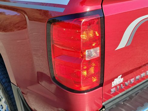 Used 2018 Chevrolet Silverado 1500 LT w/ LT Convenience Package AWD/4WD image 11