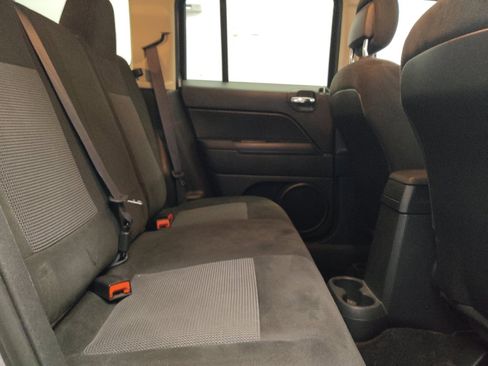 Used 2016 Jeep Patriot Latitude FWD image 19