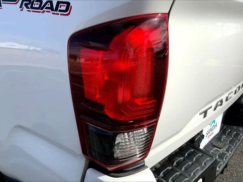 Used 2019 Toyota Tacoma TRD Off-Road w/ TRD Premium Off Road Package image 24