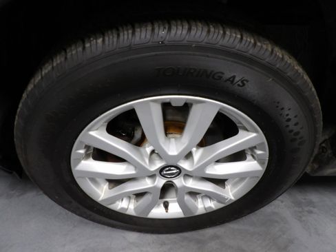 Used 2019 Nissan Rogue SV image 23