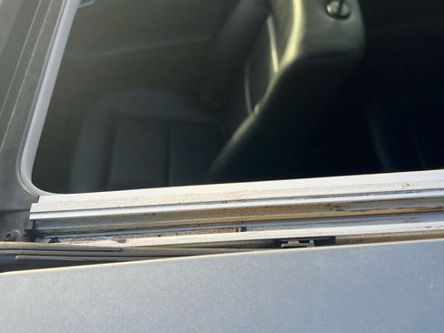 Used 2012 Mercedes-Benz E 350 4MATIC Sedan image 14