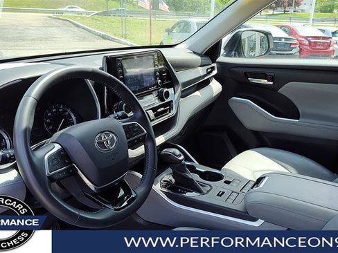 Used 2020 Toyota Highlander XLE image 11
