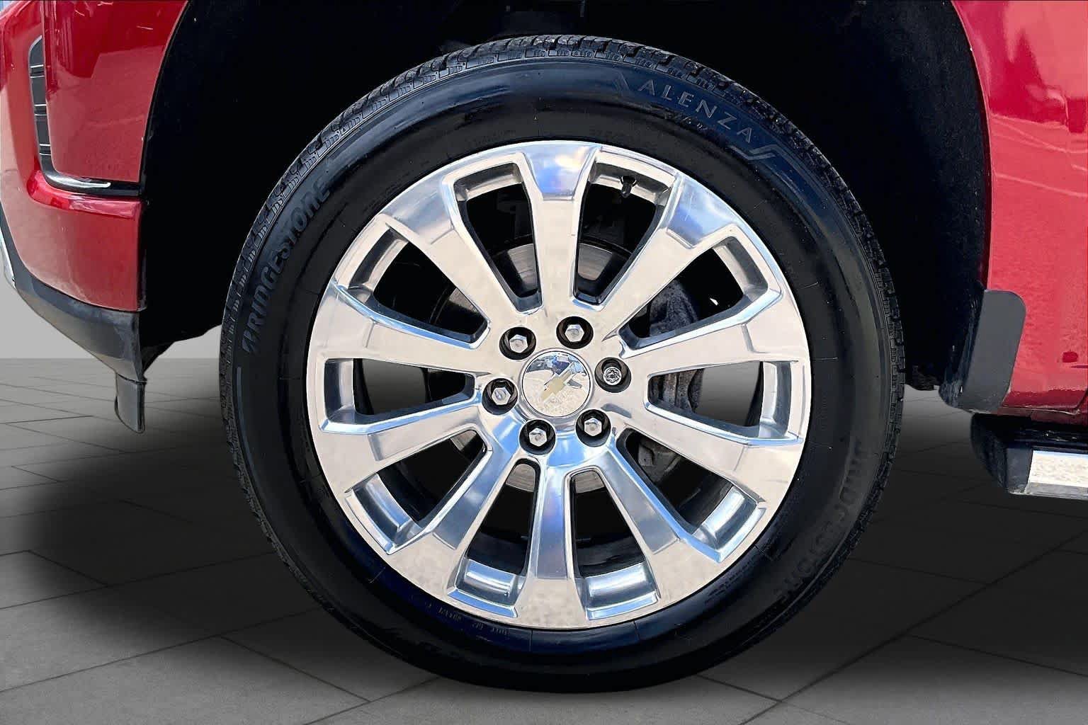 Used 2021 Chevrolet Silverado 1500 High Country w/ Technology Package AWD/4WD image 10