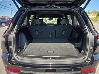 Used 2023 Jeep Grand Cherokee Altitude video 5