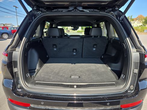 Used 2023 Jeep Grand Cherokee Altitude image 5