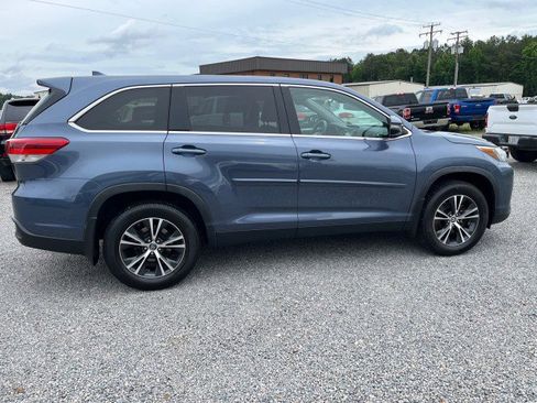 Used 2019 Toyota Highlander Plus AWD/4WD image 6
