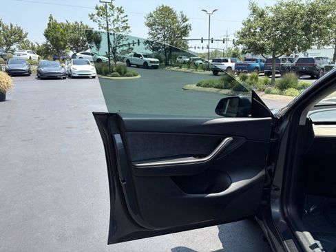Used 2021 Tesla Model Y Long Range AWD/4WD image 12