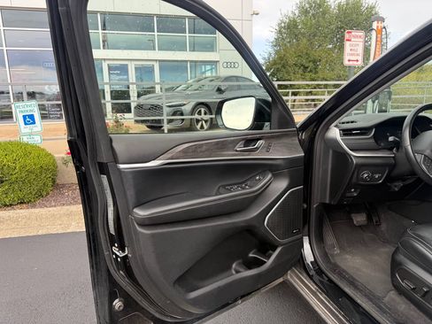 Used 2021 Jeep Grand Cherokee L Limited AWD/4WD image 8