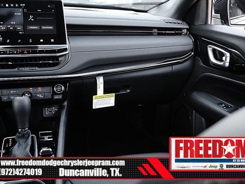 New 2026 Jeep Compass Latitude image 38