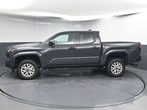 Used 2025 Toyota Tacoma SR image 5