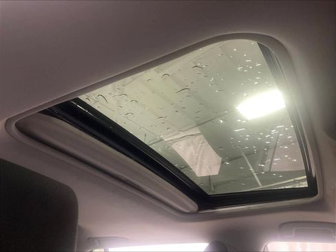 Used 2021 Toyota RAV4 XLE w/ Convenience Package image 23