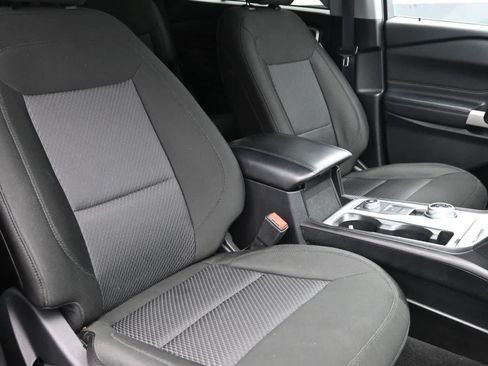 Used 2023 Ford Explorer XLT AWD/4WD image 23