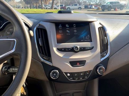 Used 2017 Chevrolet Cruze LS image 6