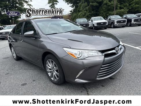 Used 2016 Toyota Camry XLE w/ Moonroof Package FWD image 1