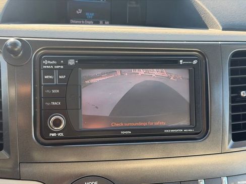 Used 2012 Toyota Sienna XLE FWD image 22