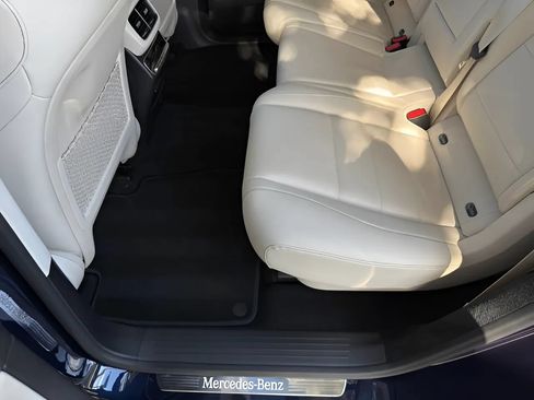 Used 2022 Mercedes-Benz GLS 450 4MATIC image 16