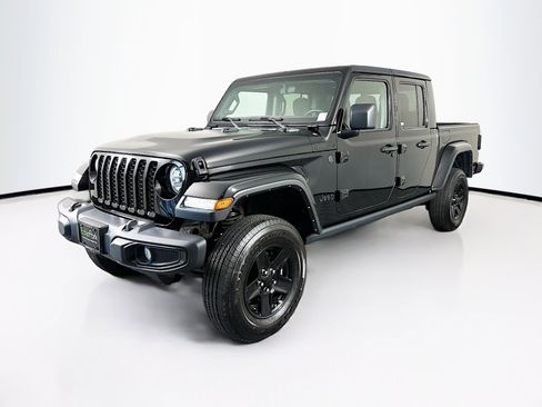Used 2021 Jeep Gladiator Sport image 3