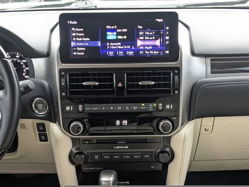 Used 2022 Lexus GX 460 Premium w/ Premium Package image 18