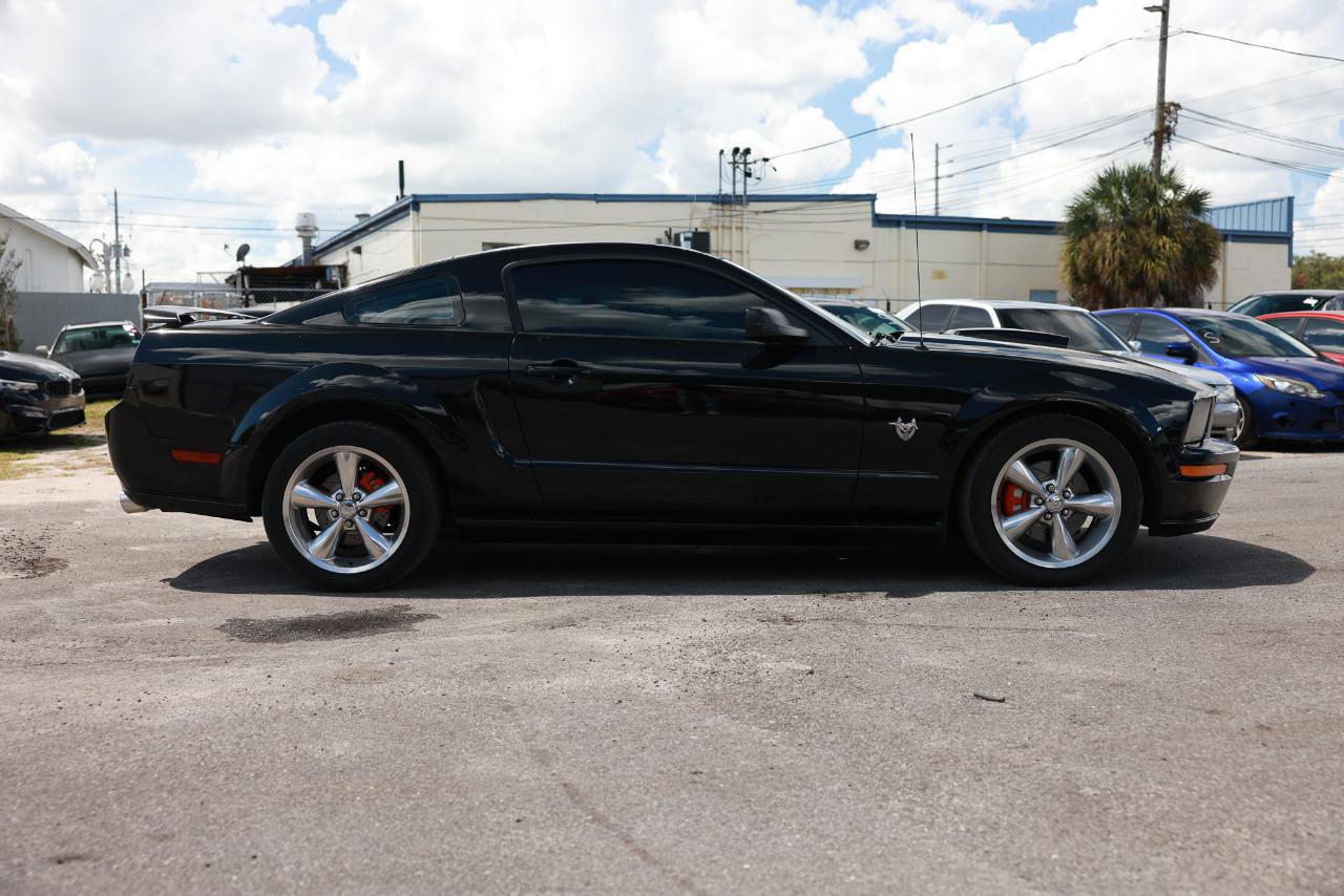 Used 2009 Ford Mustang Convertible RWD image 13