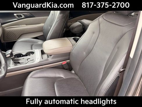 Used 2025 Kia Carnival FWD image 13