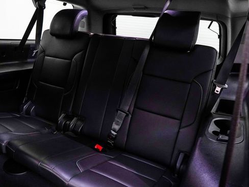 Used 2019 Chevrolet Suburban LT RWD image 12