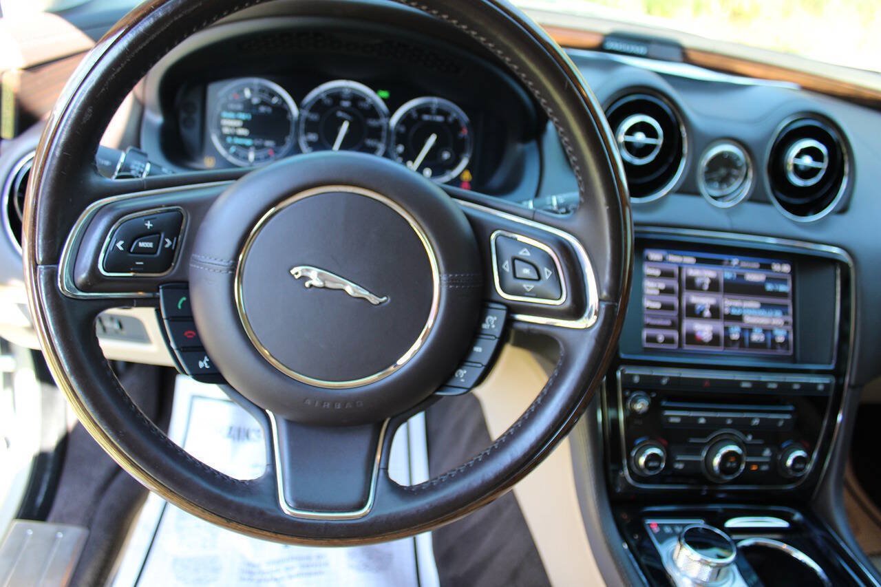 Used 2014 Jaguar XJ L Portfolio RWD image 22