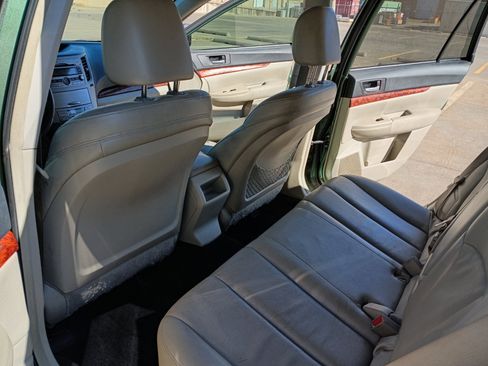 Used 2010 Subaru Outback 2.5i Limited image 10