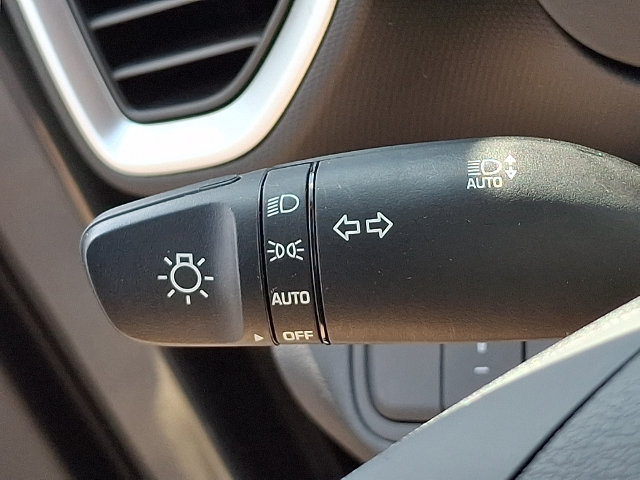 Used 2025 Hyundai Venue SEL FWD image 24