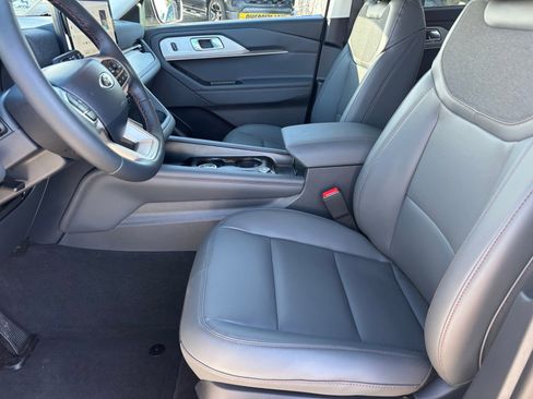 New 2026 Ford Explorer Active w/ Active Comfort Package RWD image 16