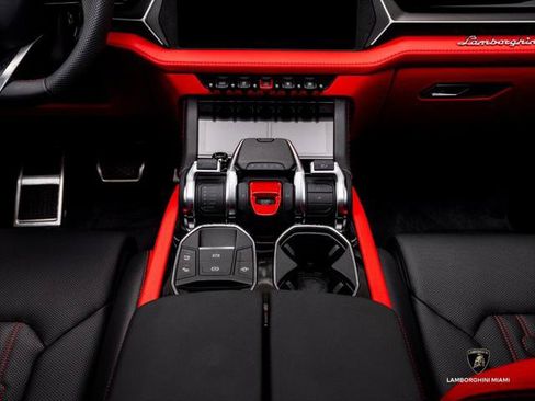 Used 2025 Lamborghini Urus SE AWD/4WD image 38