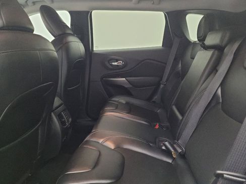 Used 2020 Jeep Cherokee Latitude Plus image 18