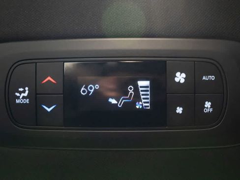 Used 2025 Chrysler Pacifica Select FWD image 9