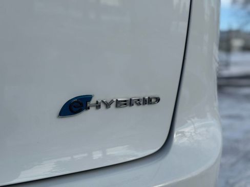 Used 2024 Chrysler Pacifica Select image 11