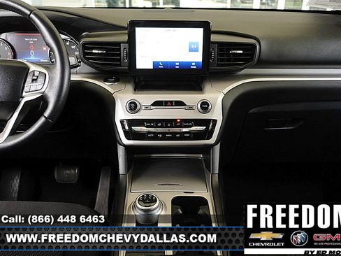Used 2023 Ford Explorer XLT AWD/4WD image 16